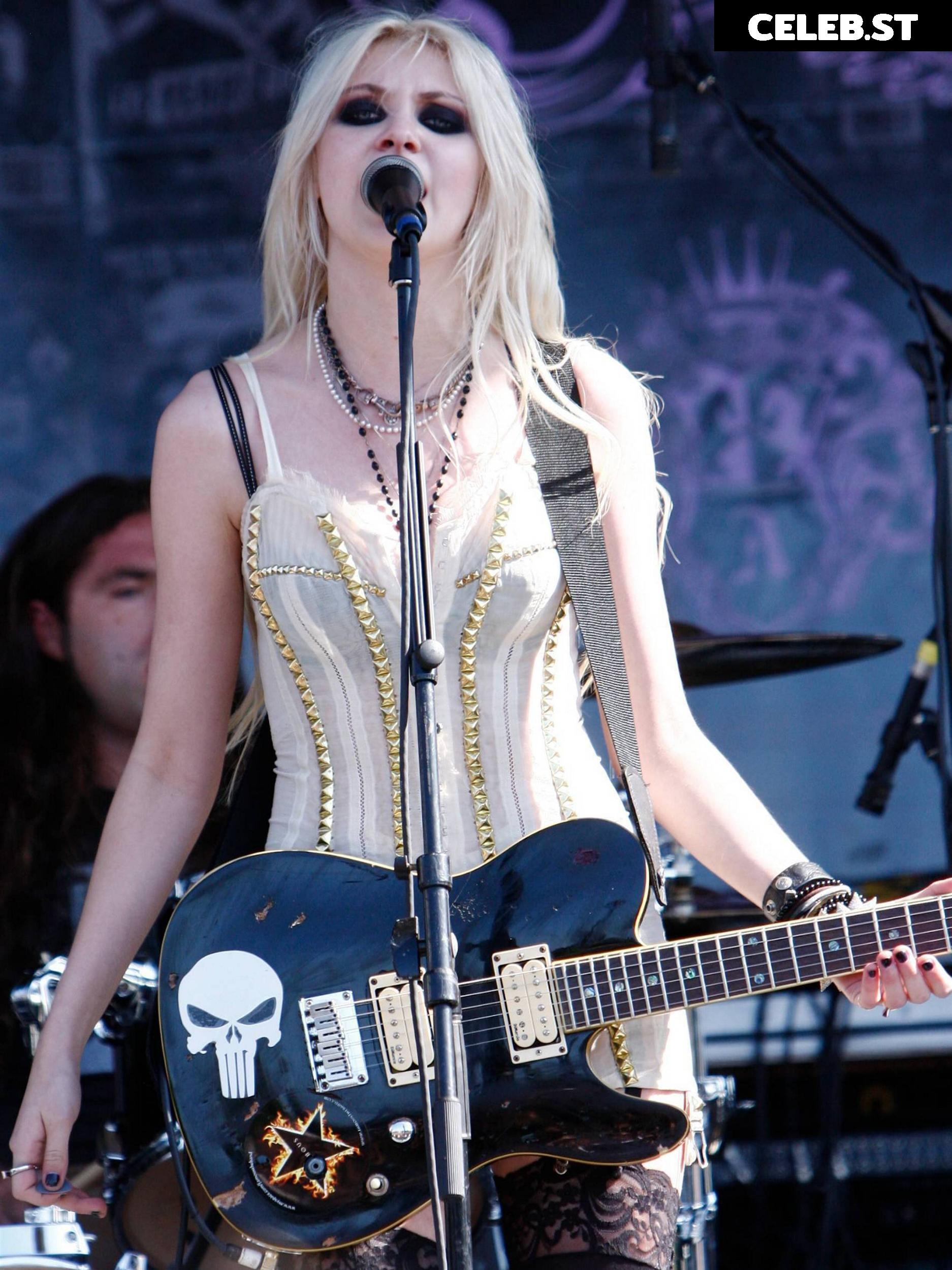 Taylor Momsen Image 2002692