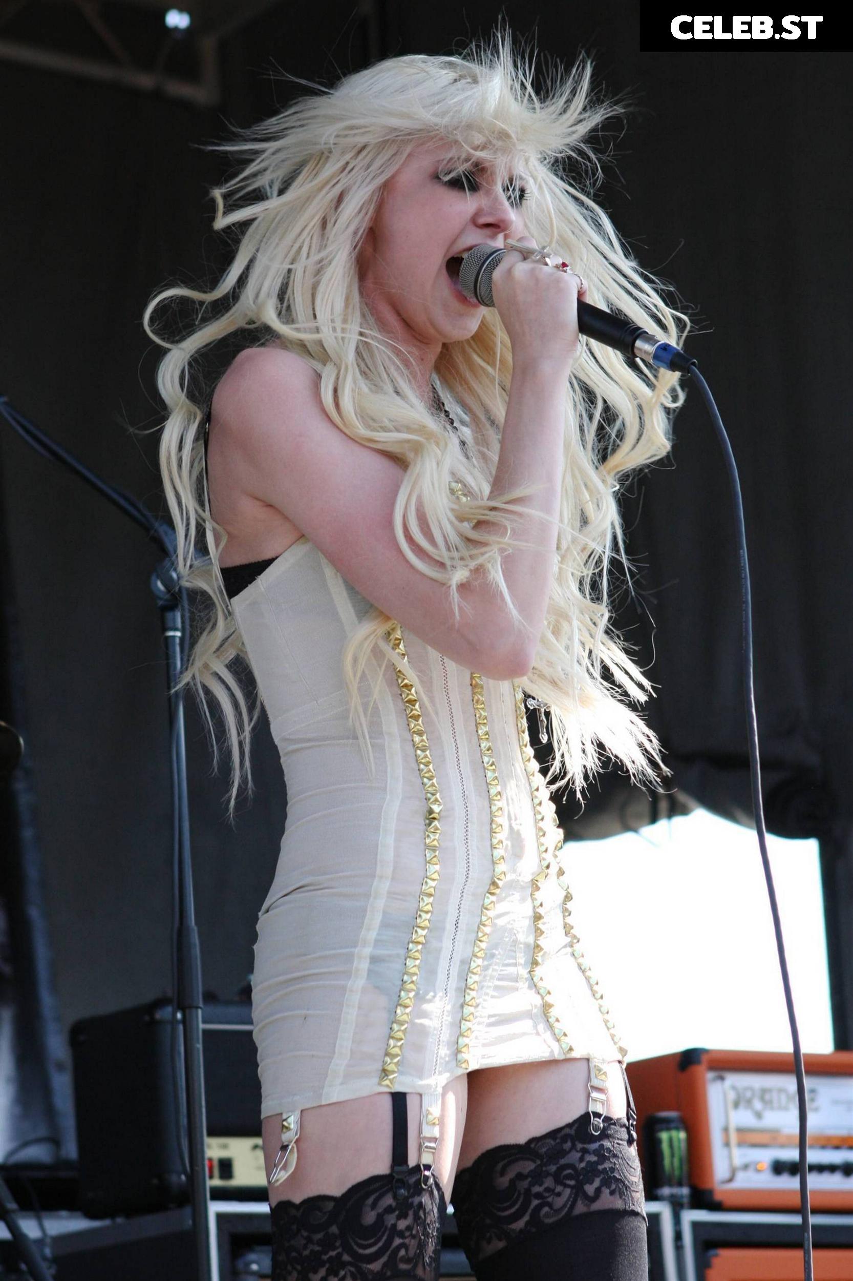 Taylor Momsen Image 2002092