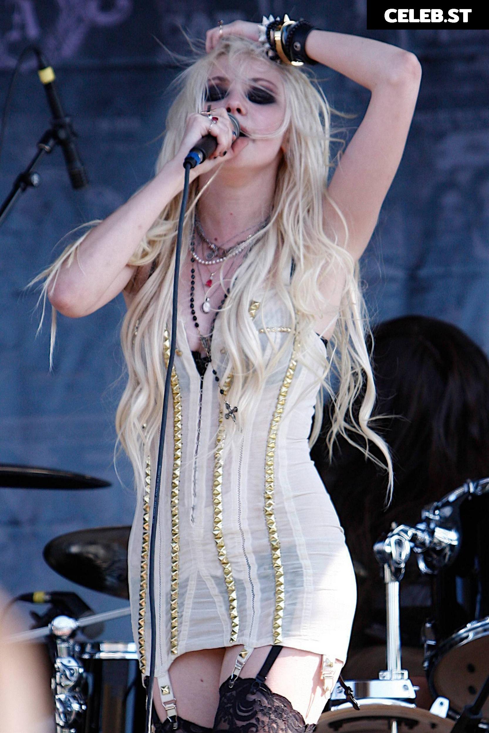 Taylor Momsen Image 2002269
