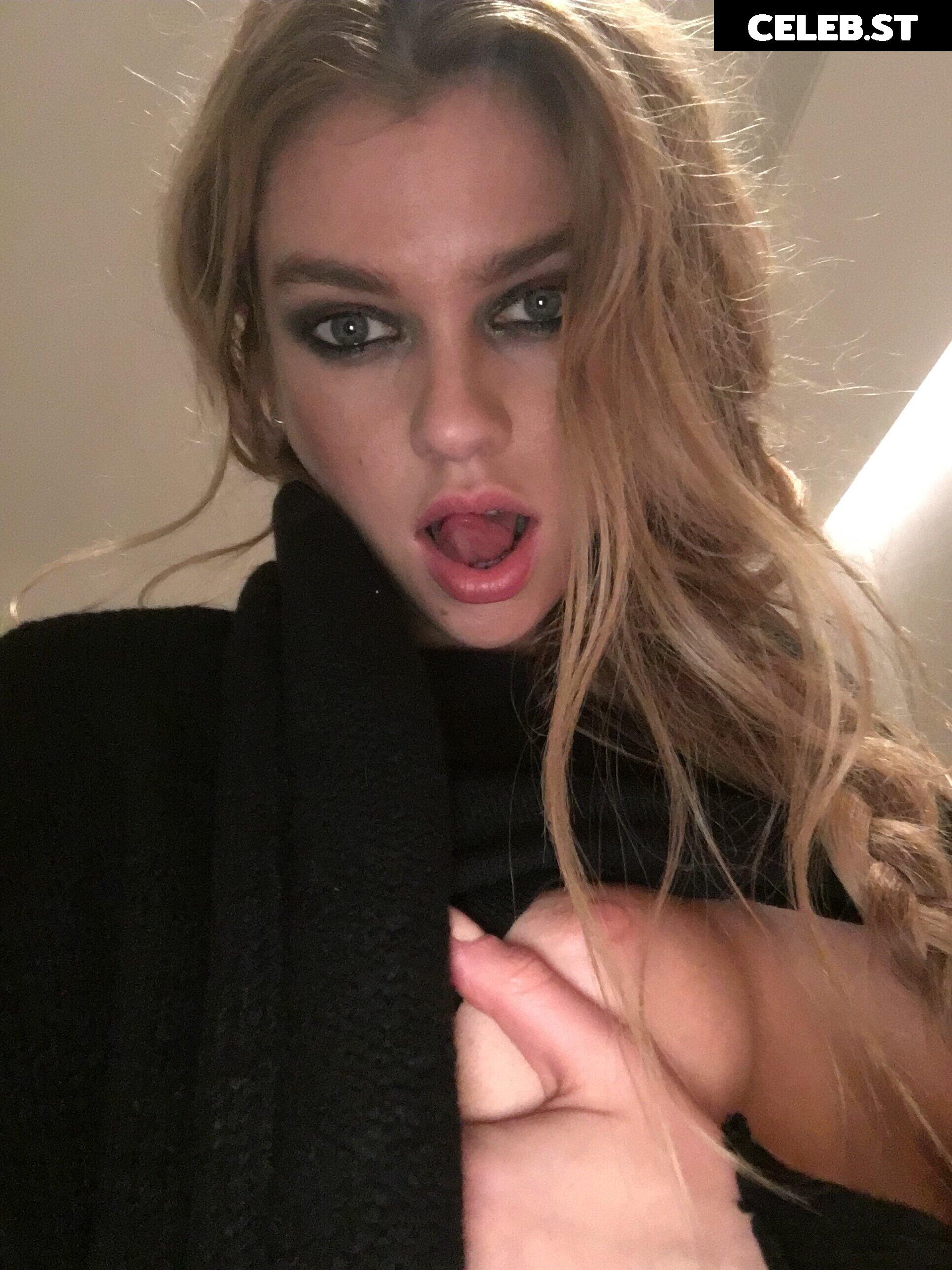 Stella Maxwell Image 2000700