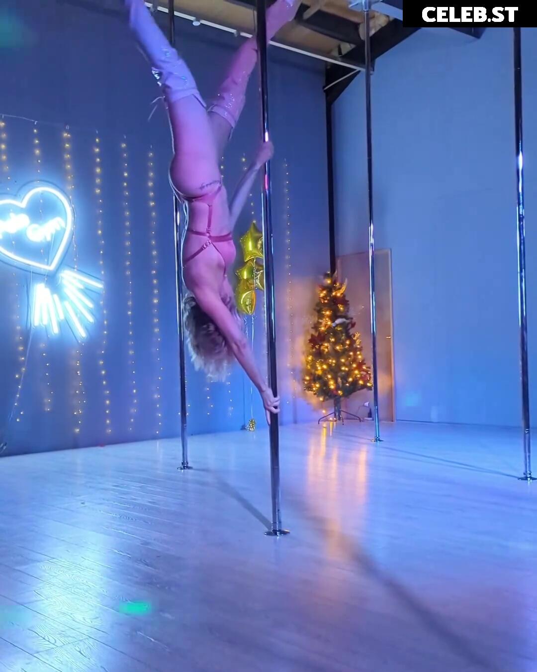 Sarah Jayne Dunn Image 2000396