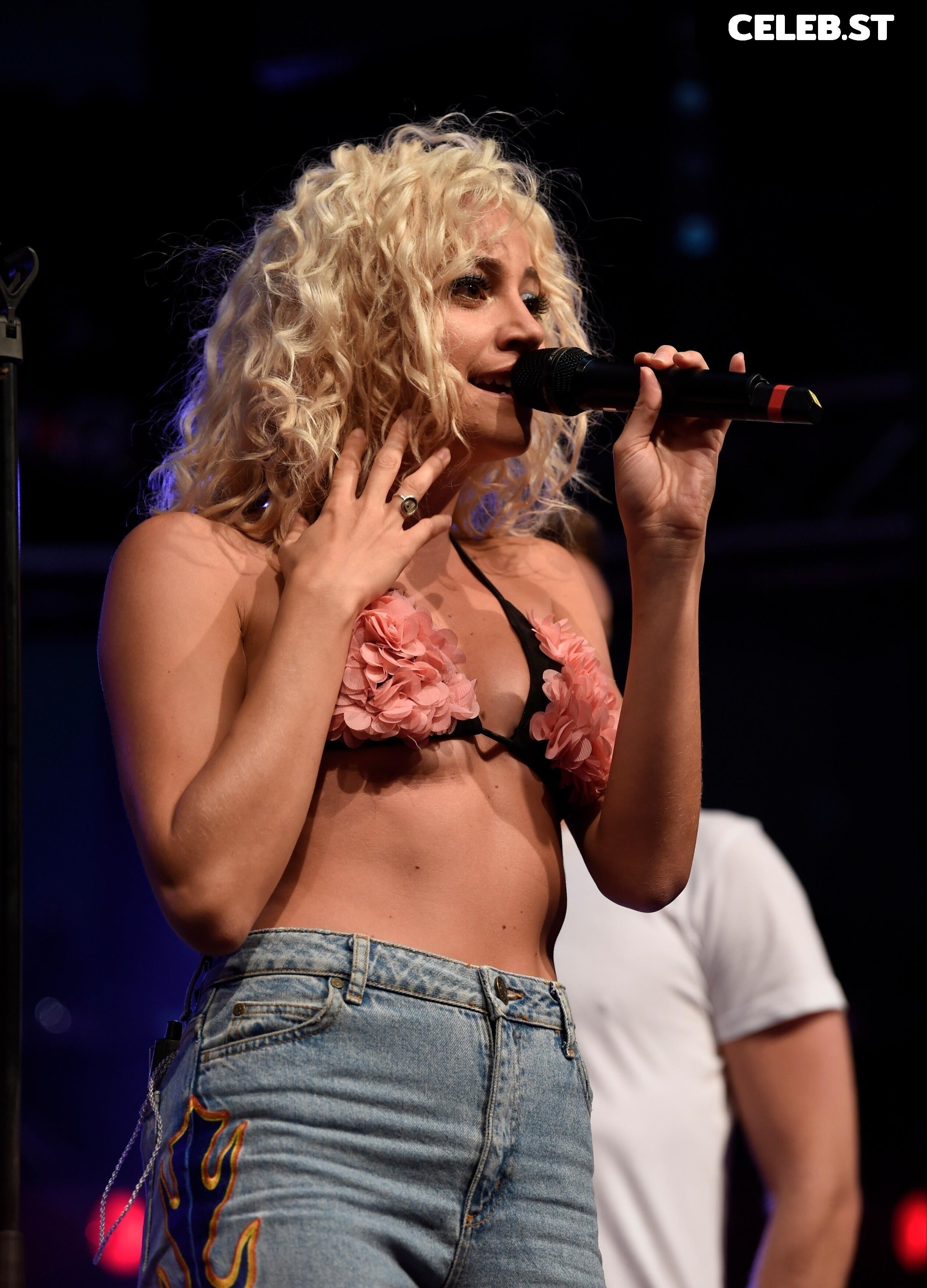 Pixie Lott Image 2000359