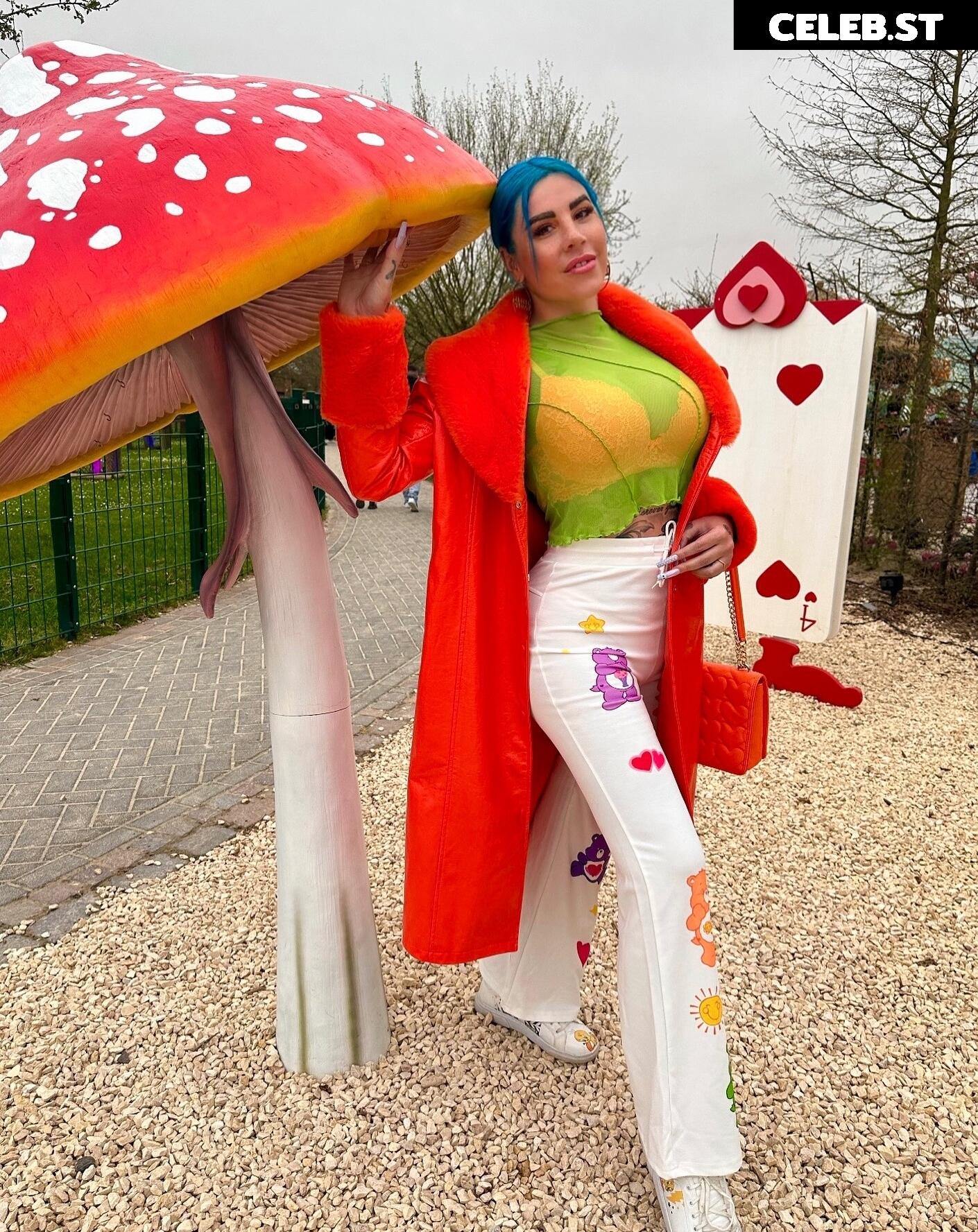 Kate Merlan Image 2008836