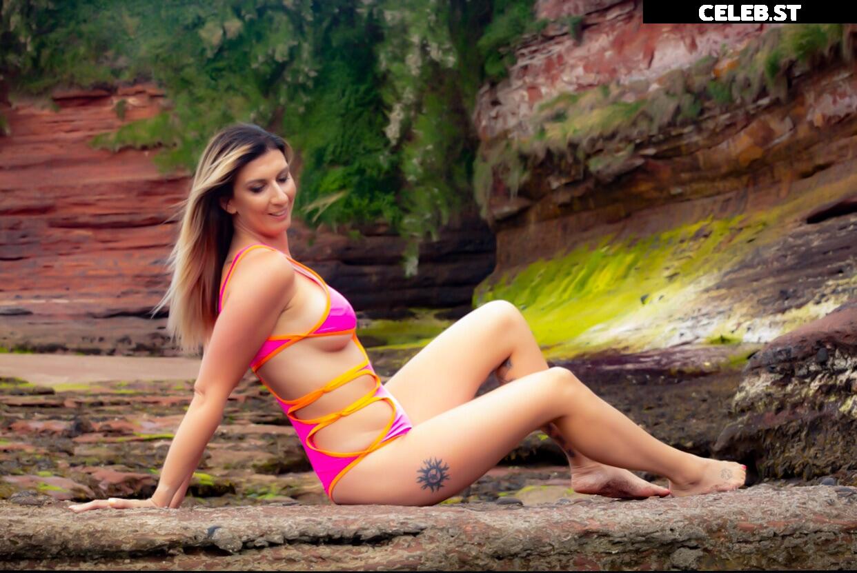 İt's Hannah (prettyfeetandlegs4u) Image 11953170