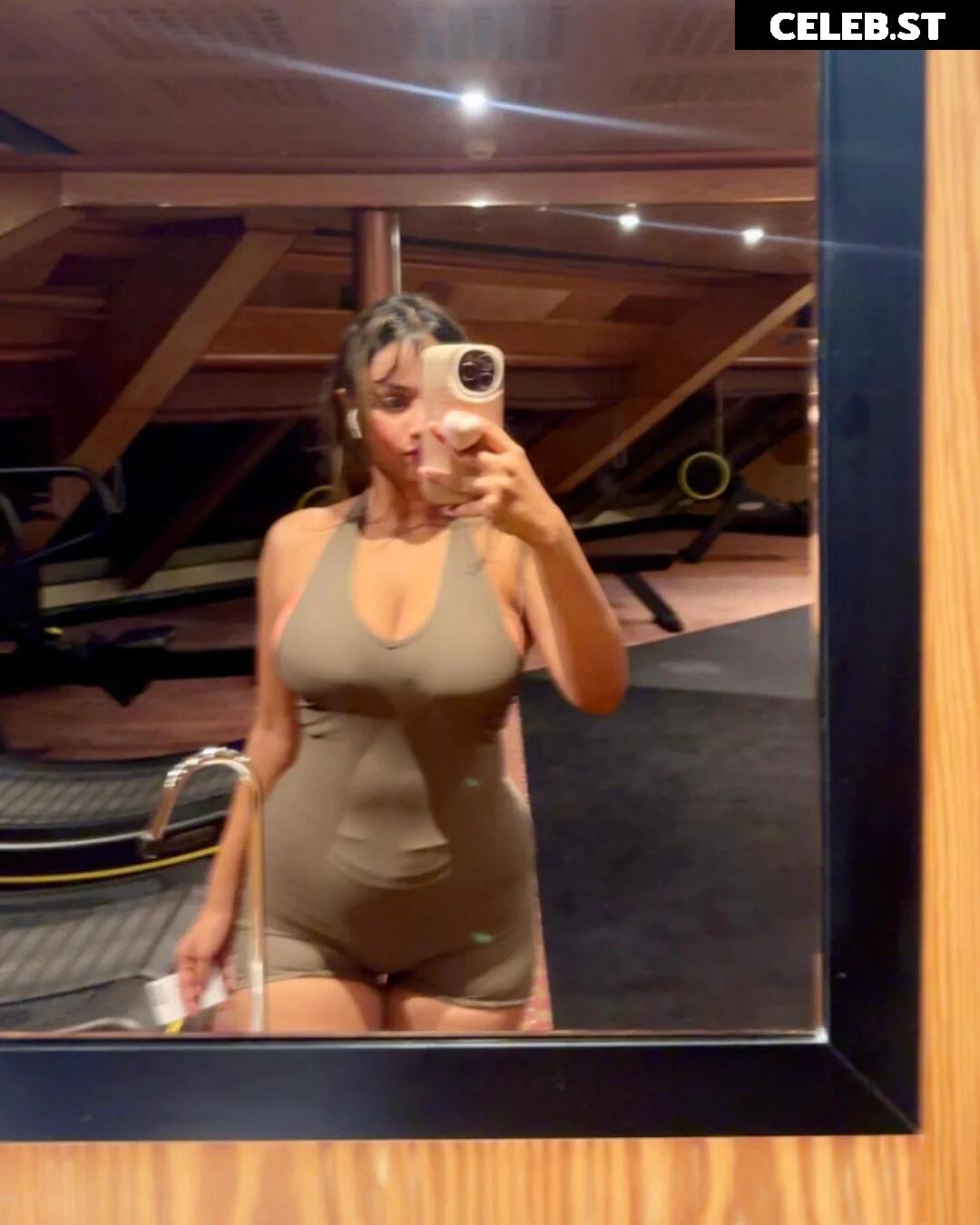 Prakriti Saha / prakritisahaa Image 11978638