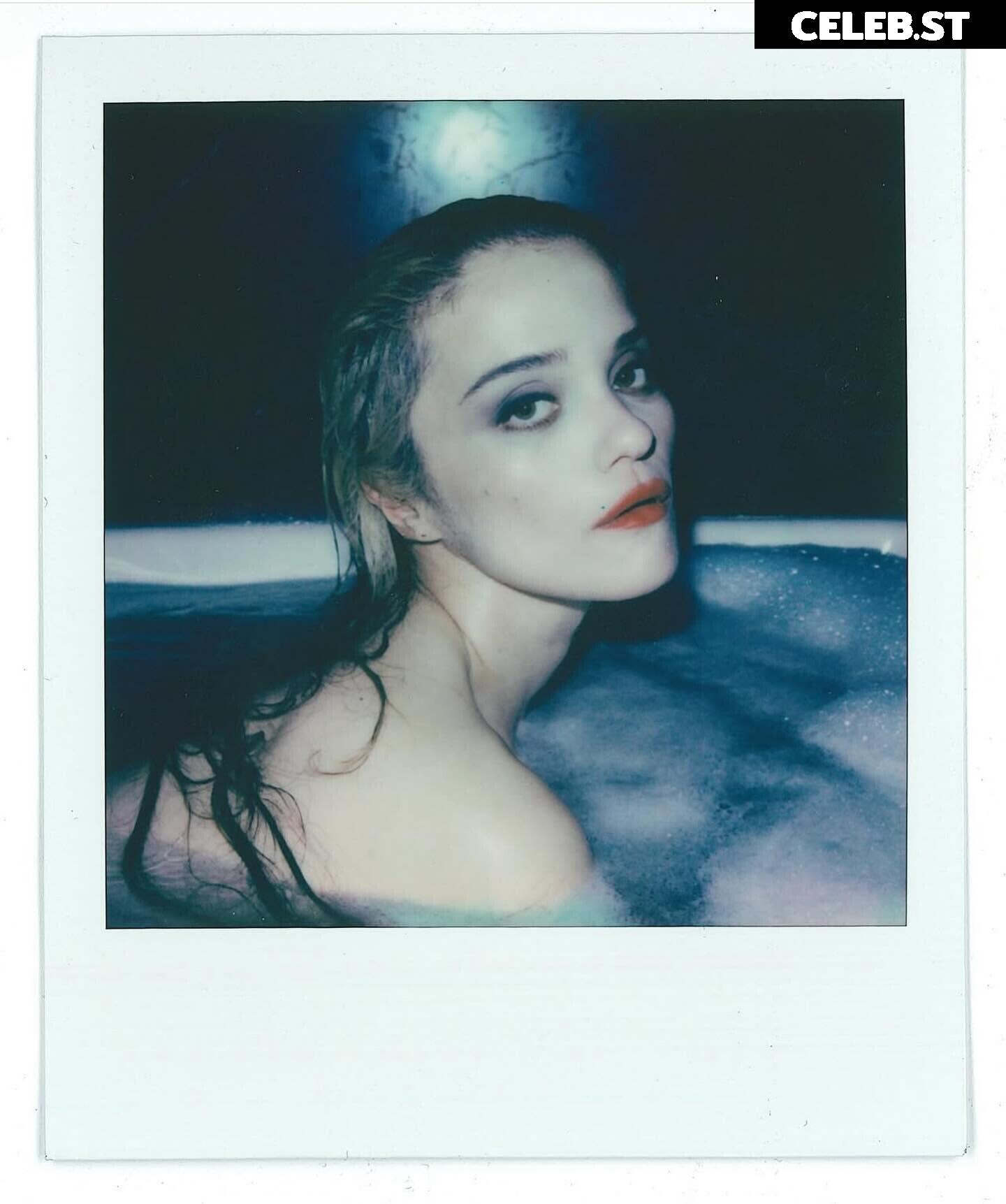Sky Ferreira Image 11976078