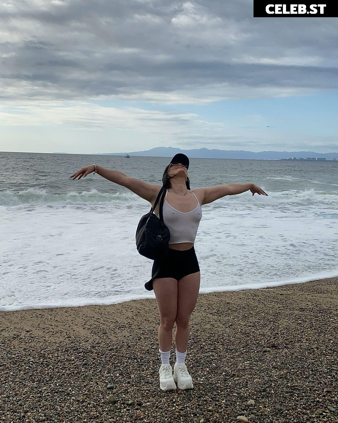 Daniela Flores alias @floresdani318 on instagram and onlyfans Image 11970635