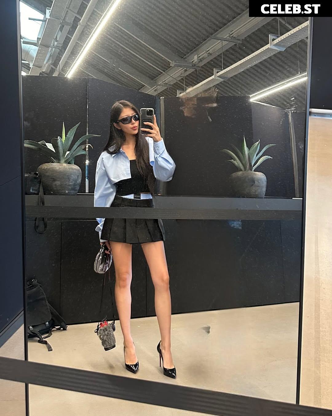 Skyelar Chase / skyelarchase Image 11979562