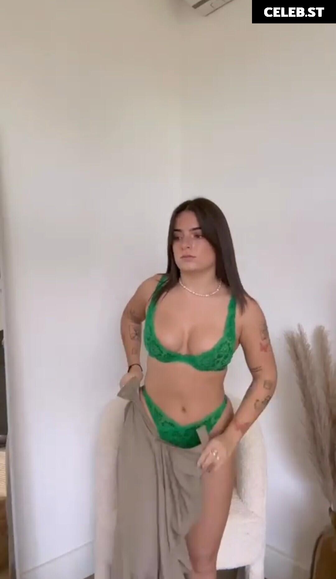 Julie ferrat Image 11944387