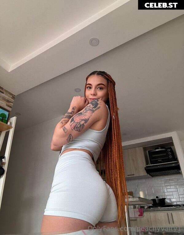 Valentina Mosquera / peachyvalty / orange_peach Image 11947090