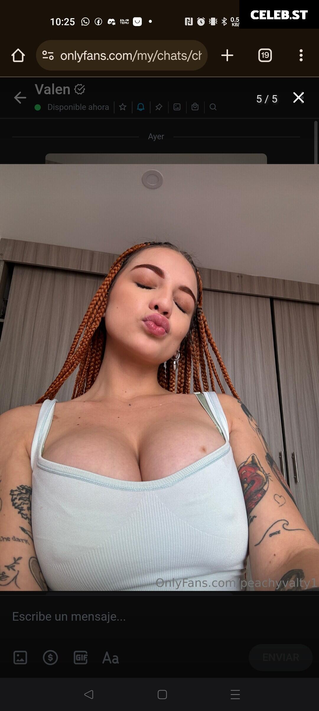Valentina Mosquera / peachyvalty / orange_peach Image 11947074
