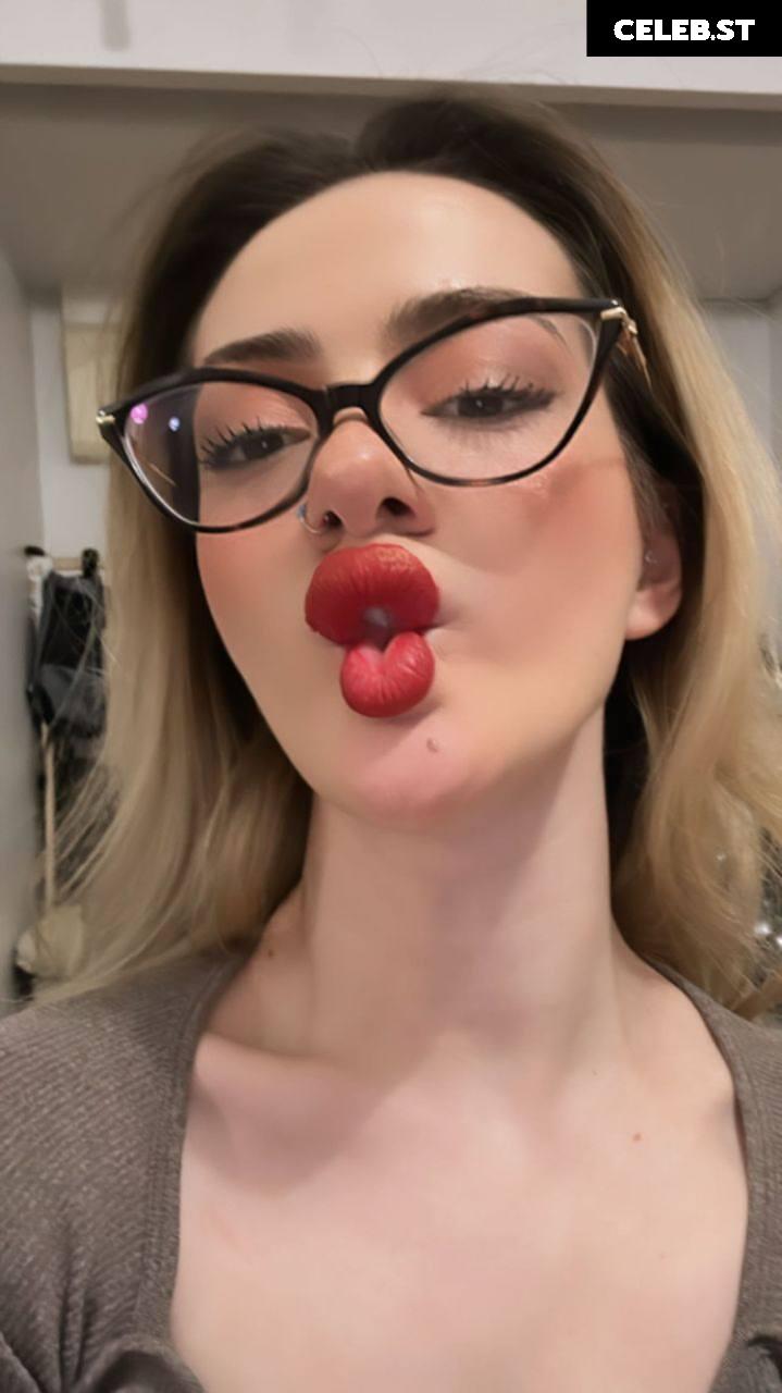 oznur guven / oznurunuzz / oz_nurunuz Image 11941126