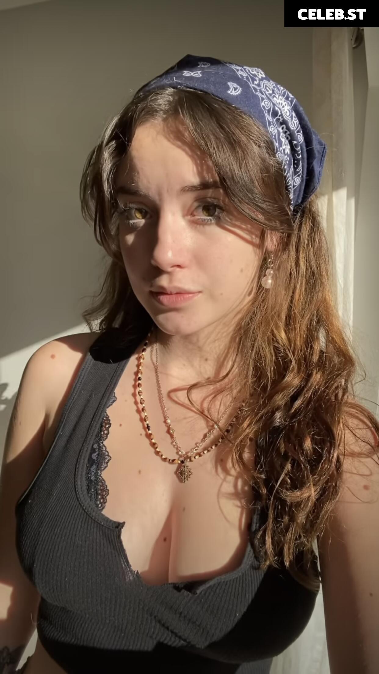 Hotblockchain / Emily Cocea / cryptobaddie1 Image 11943724