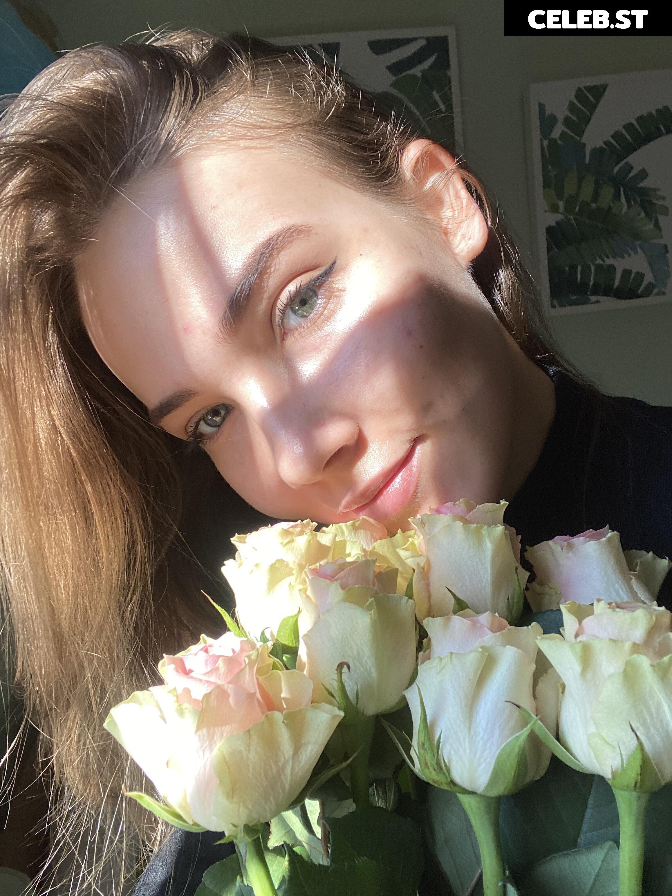 Prettyrussiankitty (u/prettyrussiankitty) Image 11943196