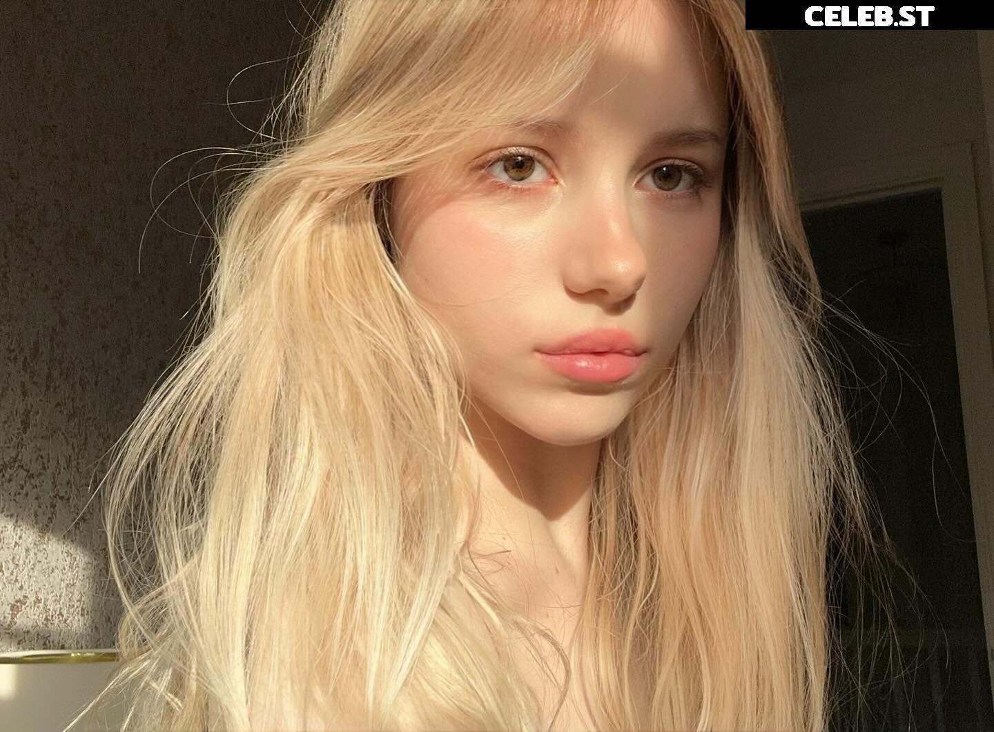 Kitty-Mae / kittymerritt Image 11943020