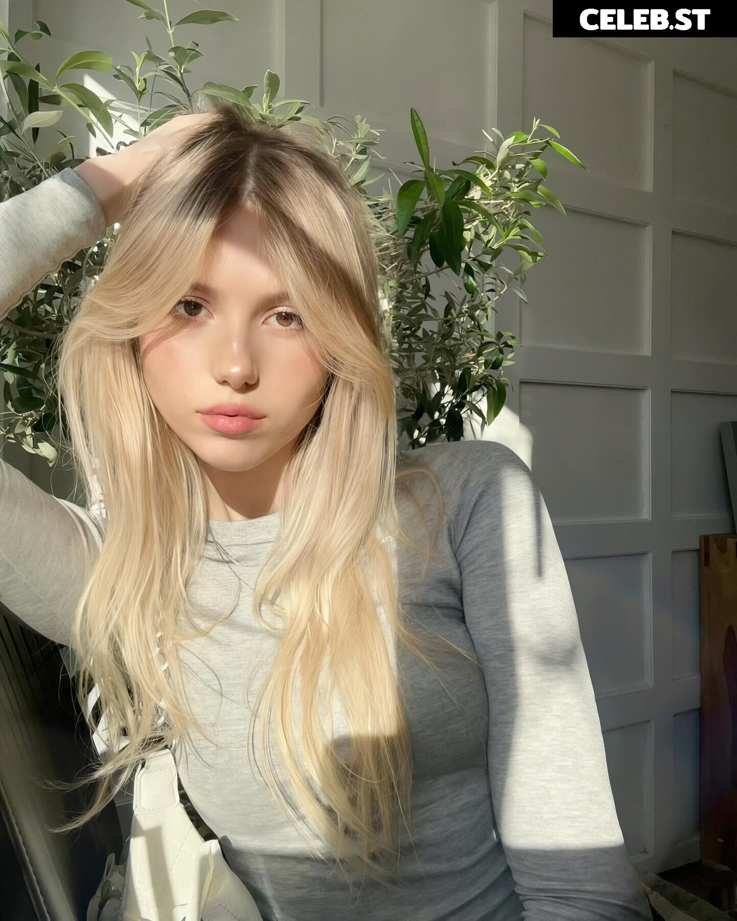 Kitty-Mae / kittymerritt Image 11943027