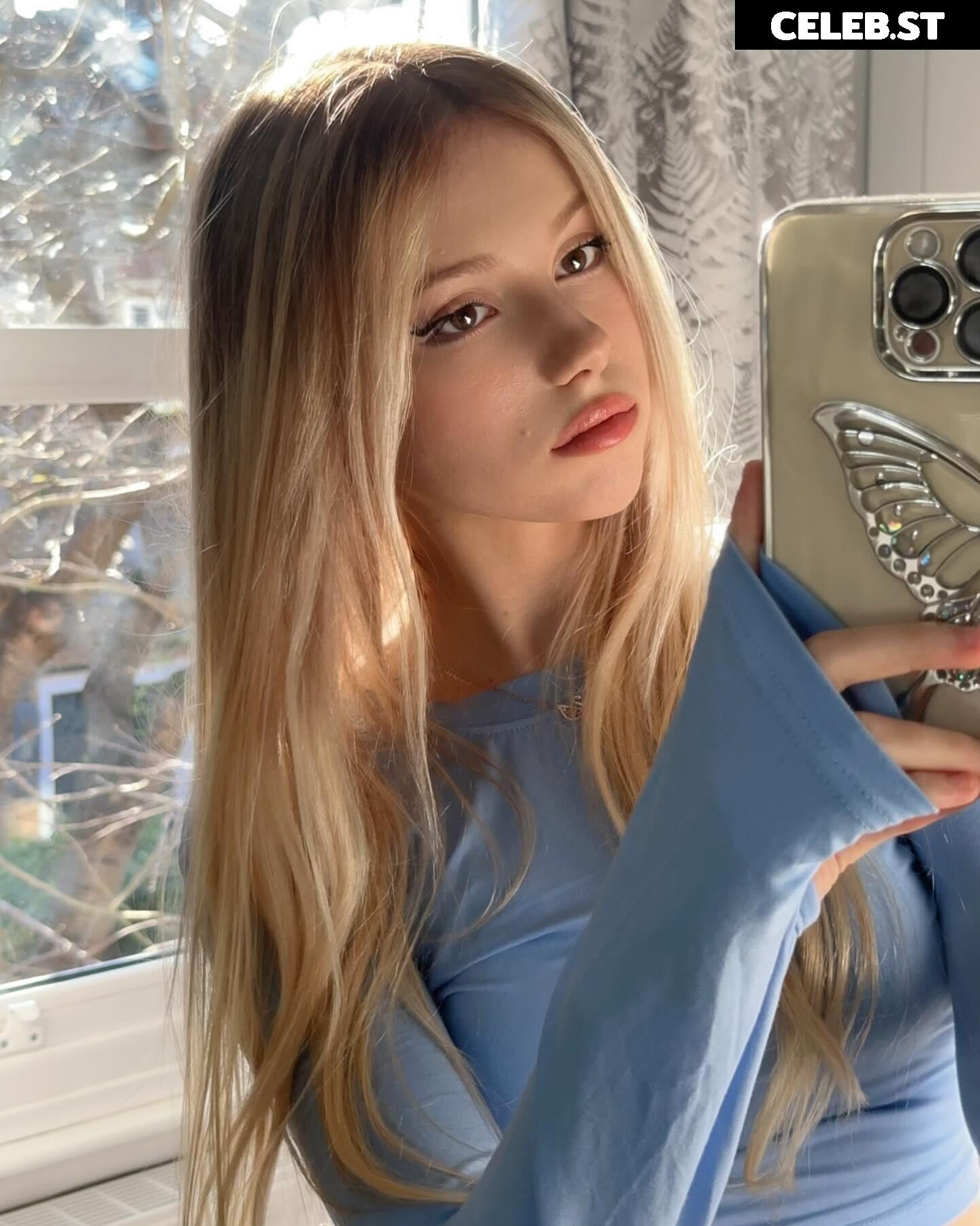 Kitty-Mae / kittymerritt Image 11943014