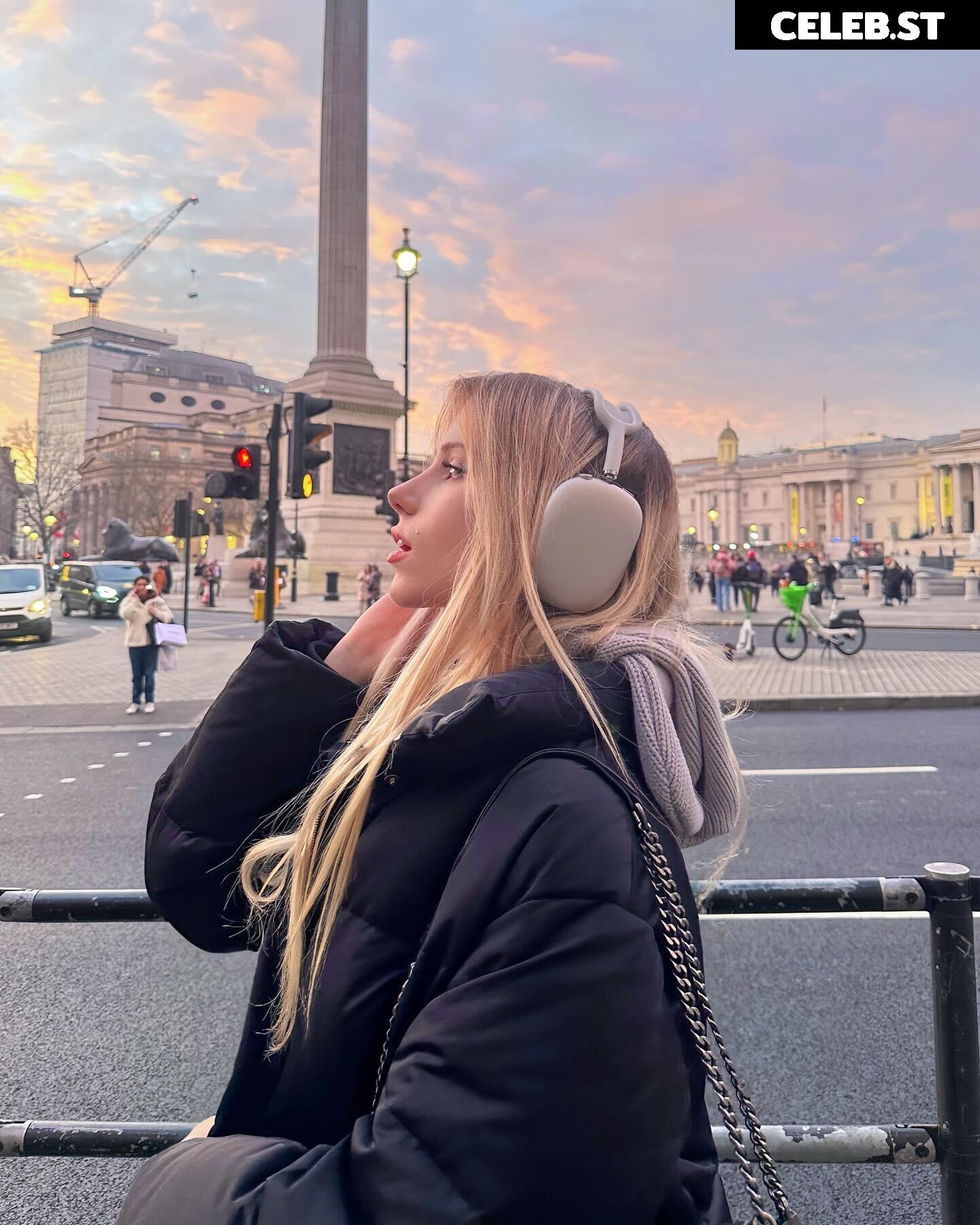 Kitty-Mae / kittymerritt Image 11943000