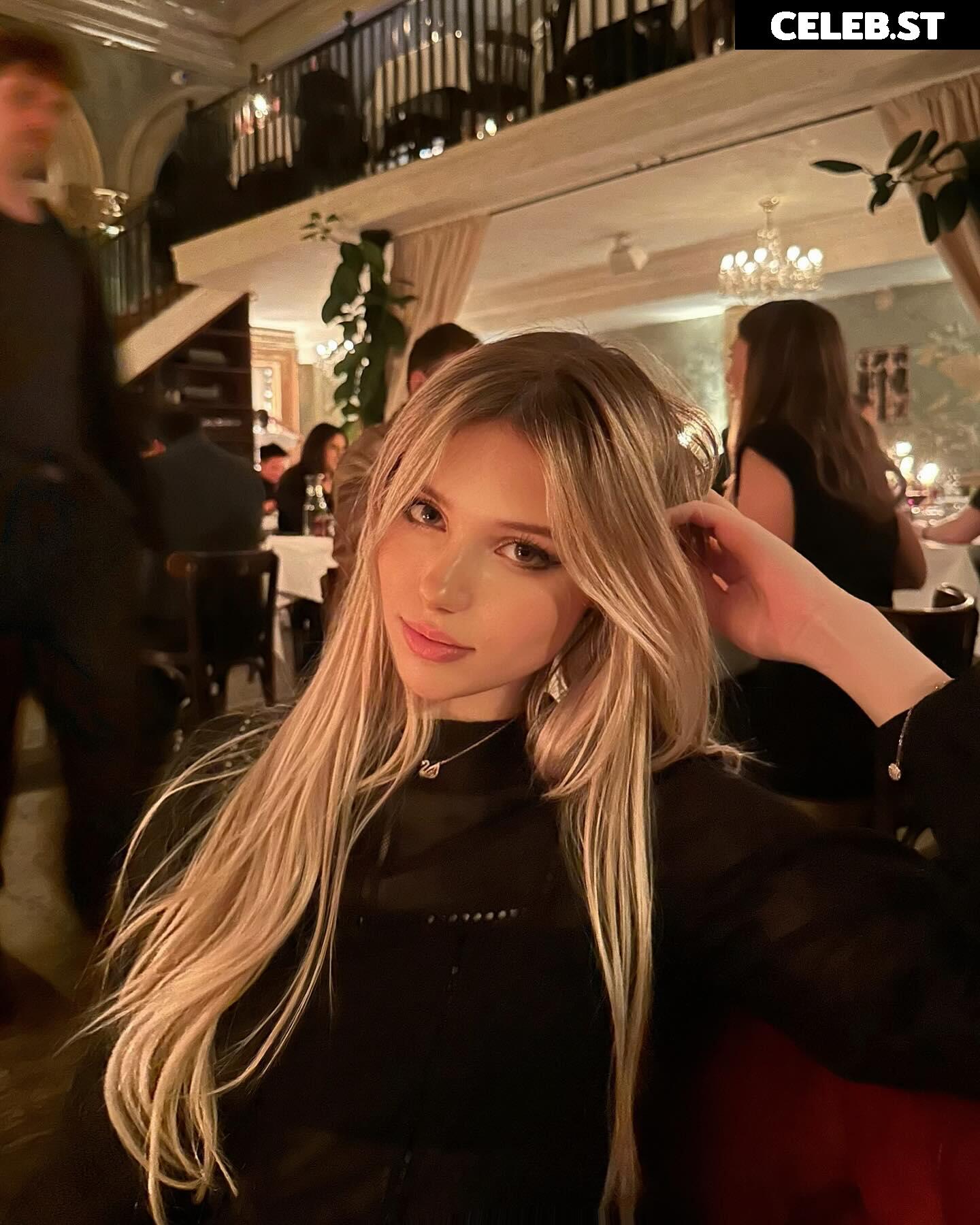 Kitty-Mae / kittymerritt Image 11942982