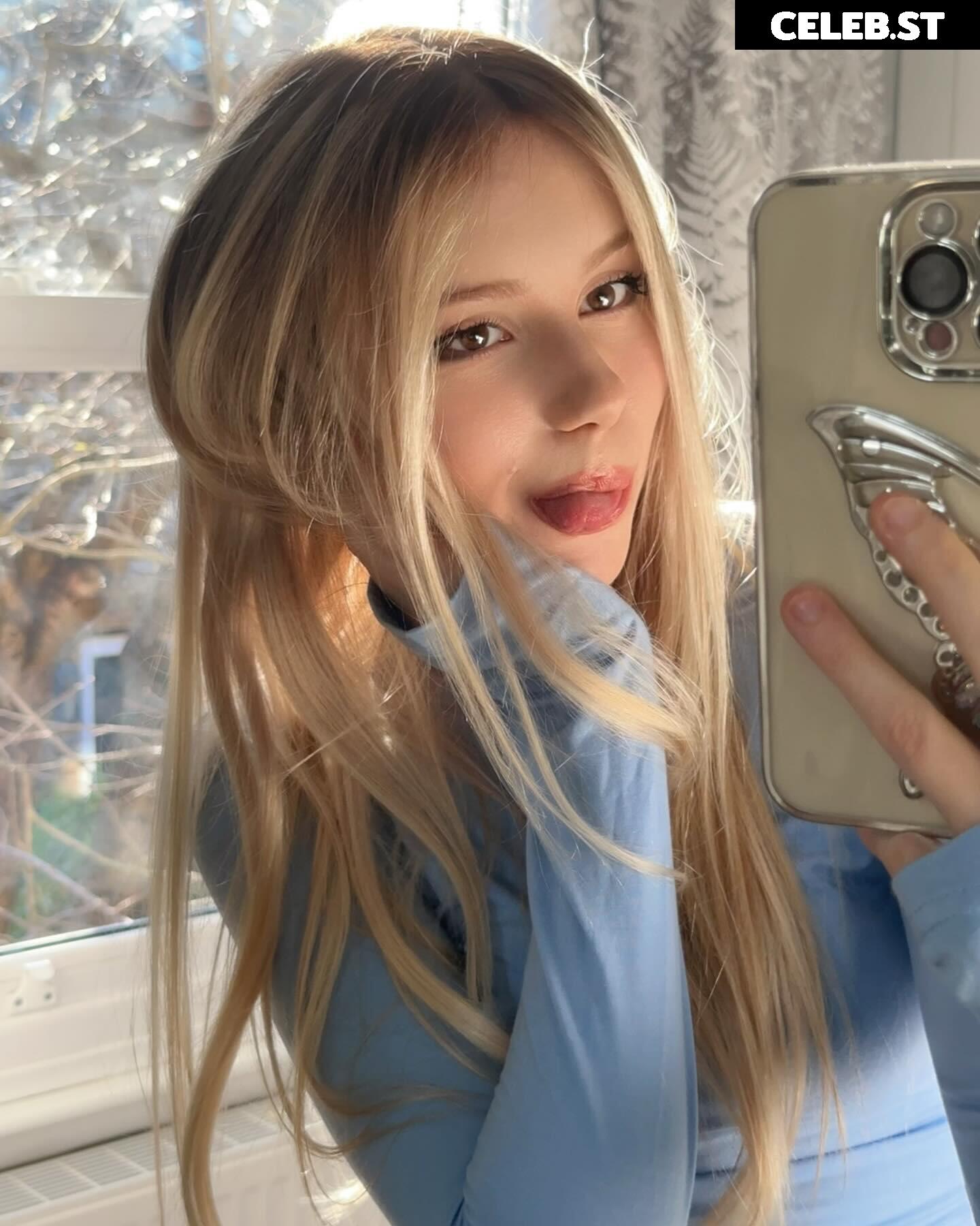 Kitty-Mae / kittymerritt Image 11942981