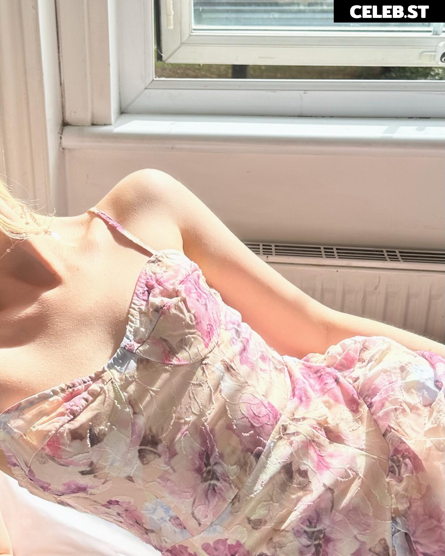 Kitty-Mae / kittymerritt Image 11942911