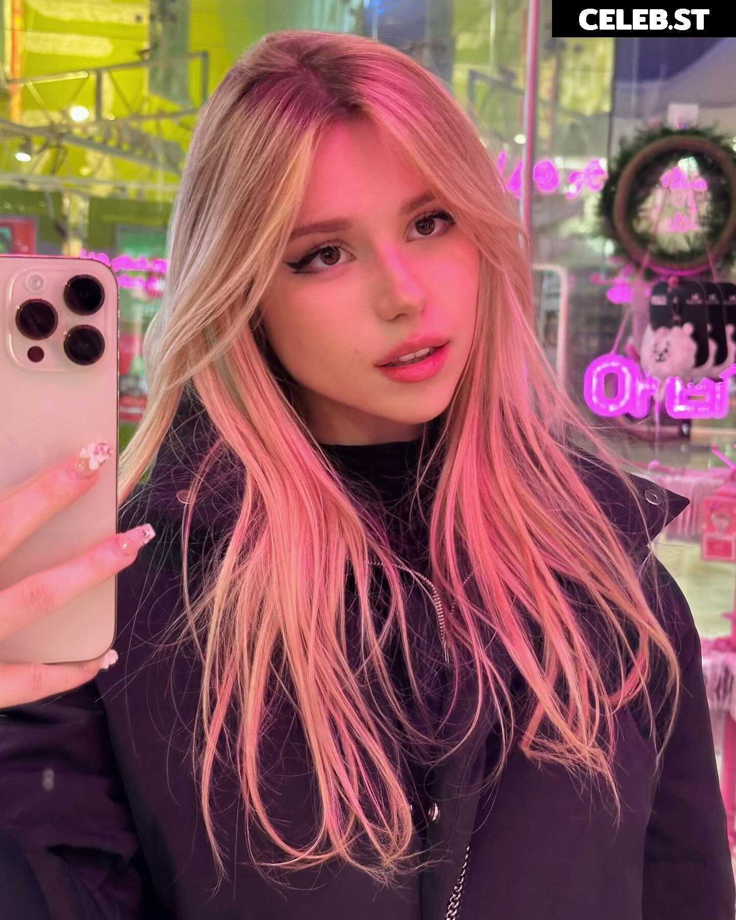 Kitty-Mae / kittymerritt Image 11942910