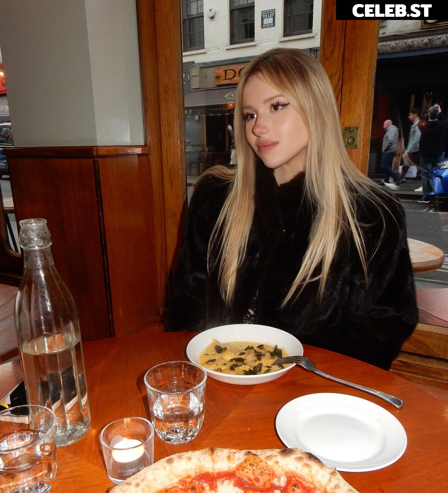 Kitty-Mae / kittymerritt Image 11942909