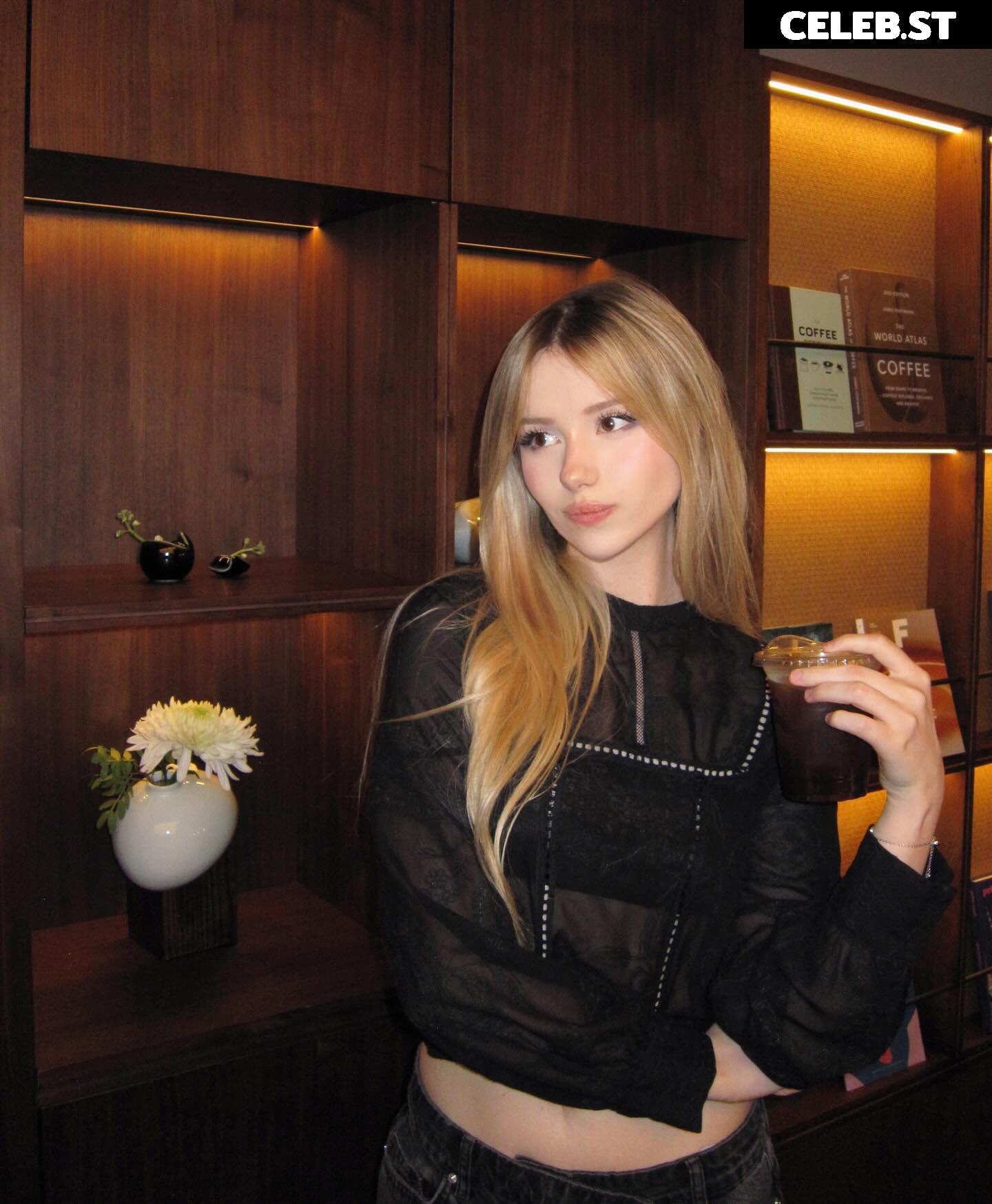 Kitty-Mae / kittymerritt Image 11942967