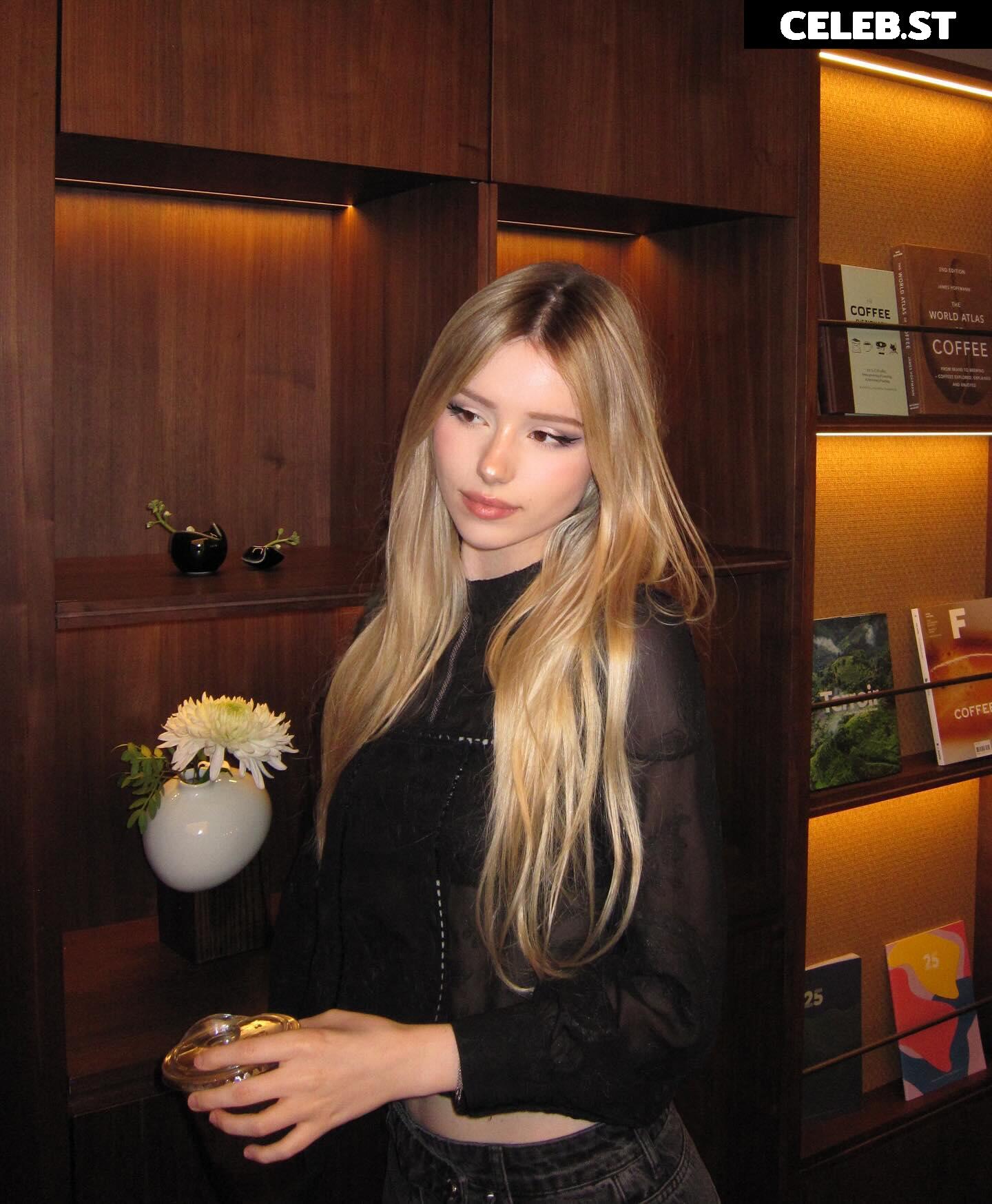 Kitty-Mae / kittymerritt Image 11942965