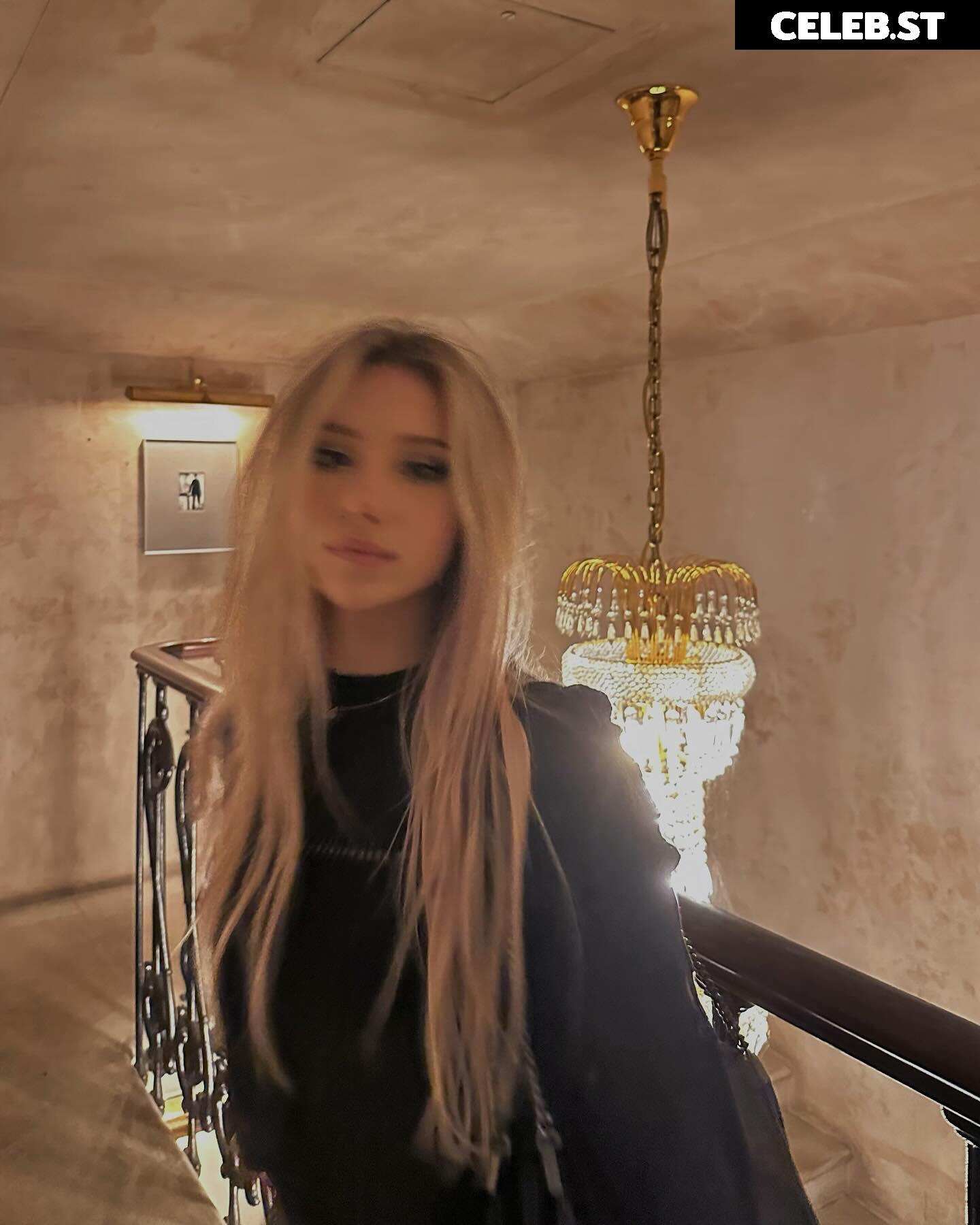 Kitty-Mae / kittymerritt Image 11942964