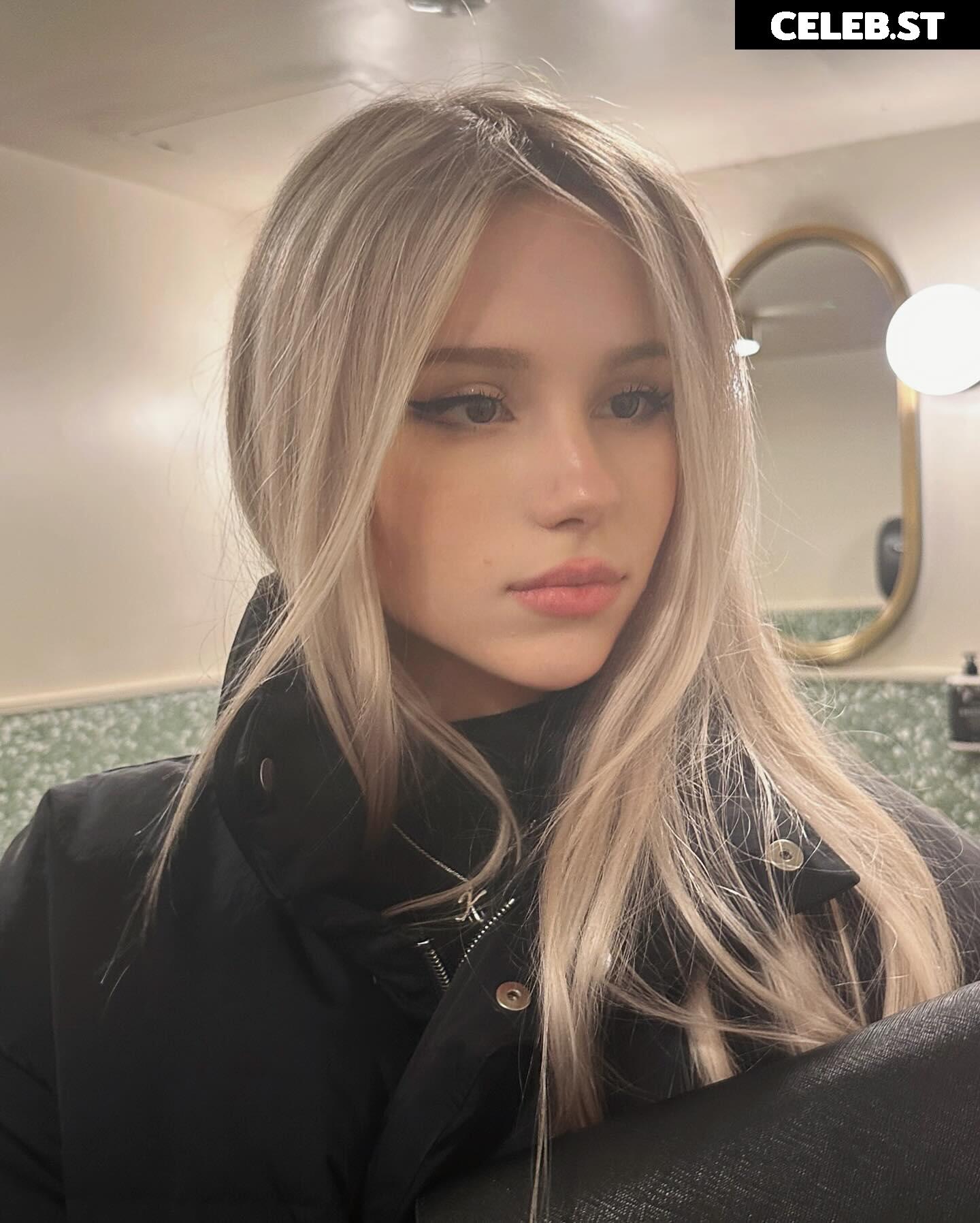 Kitty-Mae / kittymerritt Image 11942958