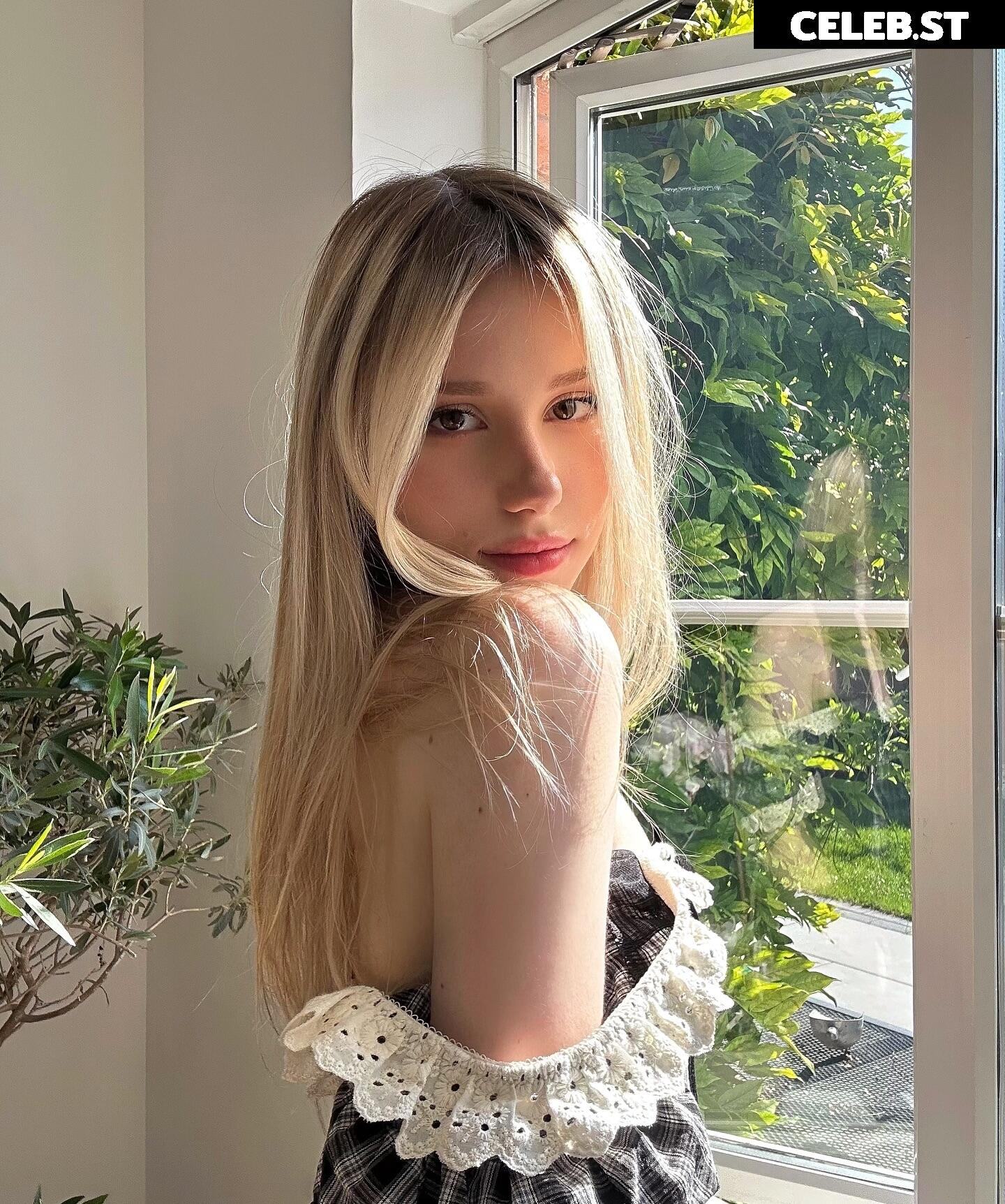 Kitty-Mae / kittymerritt Image 11942853