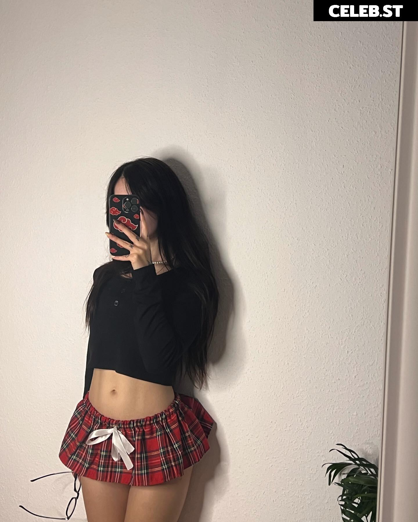 Cata Leyah / cata.leyah / cataleyah_ / leyahcata Image 11942498