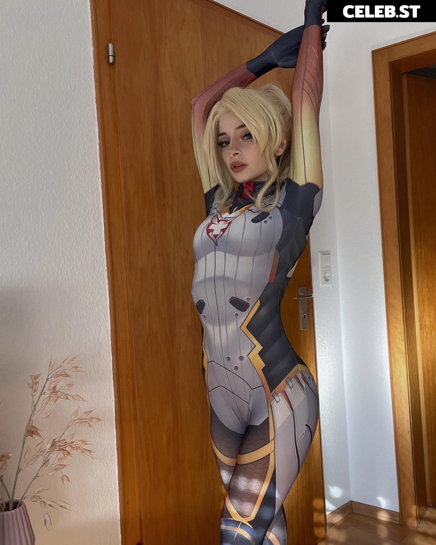Cata Leyah / cata.leyah / cataleyah_ / leyahcata Image 11942441