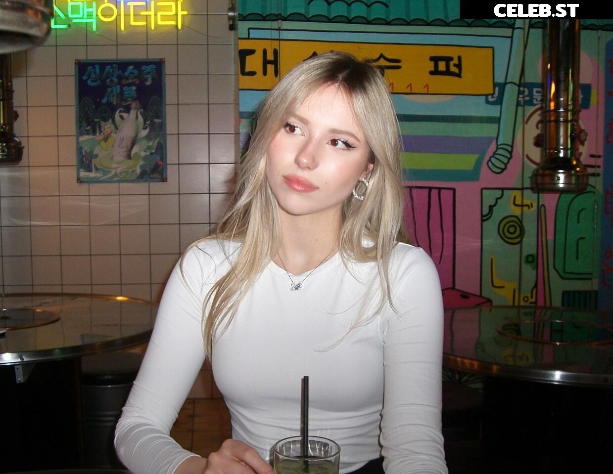 Kitty-Mae / kittymerritt Image 11942798