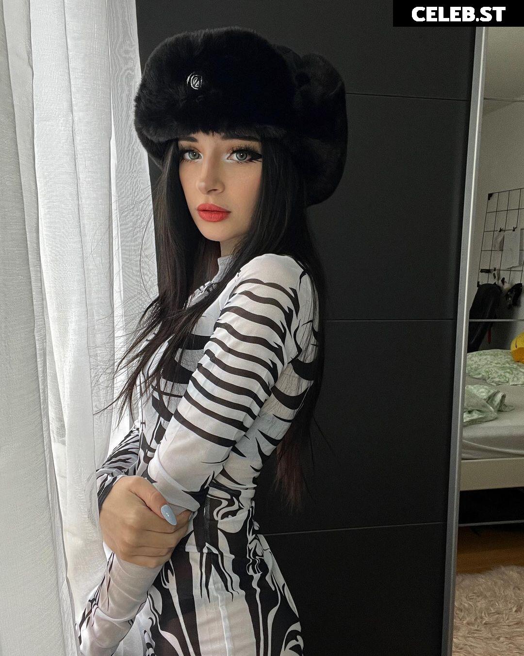 Cata Leyah / cata.leyah / cataleyah_ / leyahcata Image 11942152