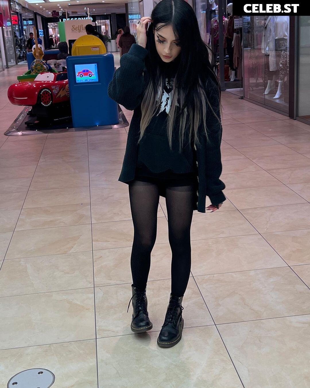 Cata Leyah / cata.leyah / cataleyah_ / leyahcata Image 11942147