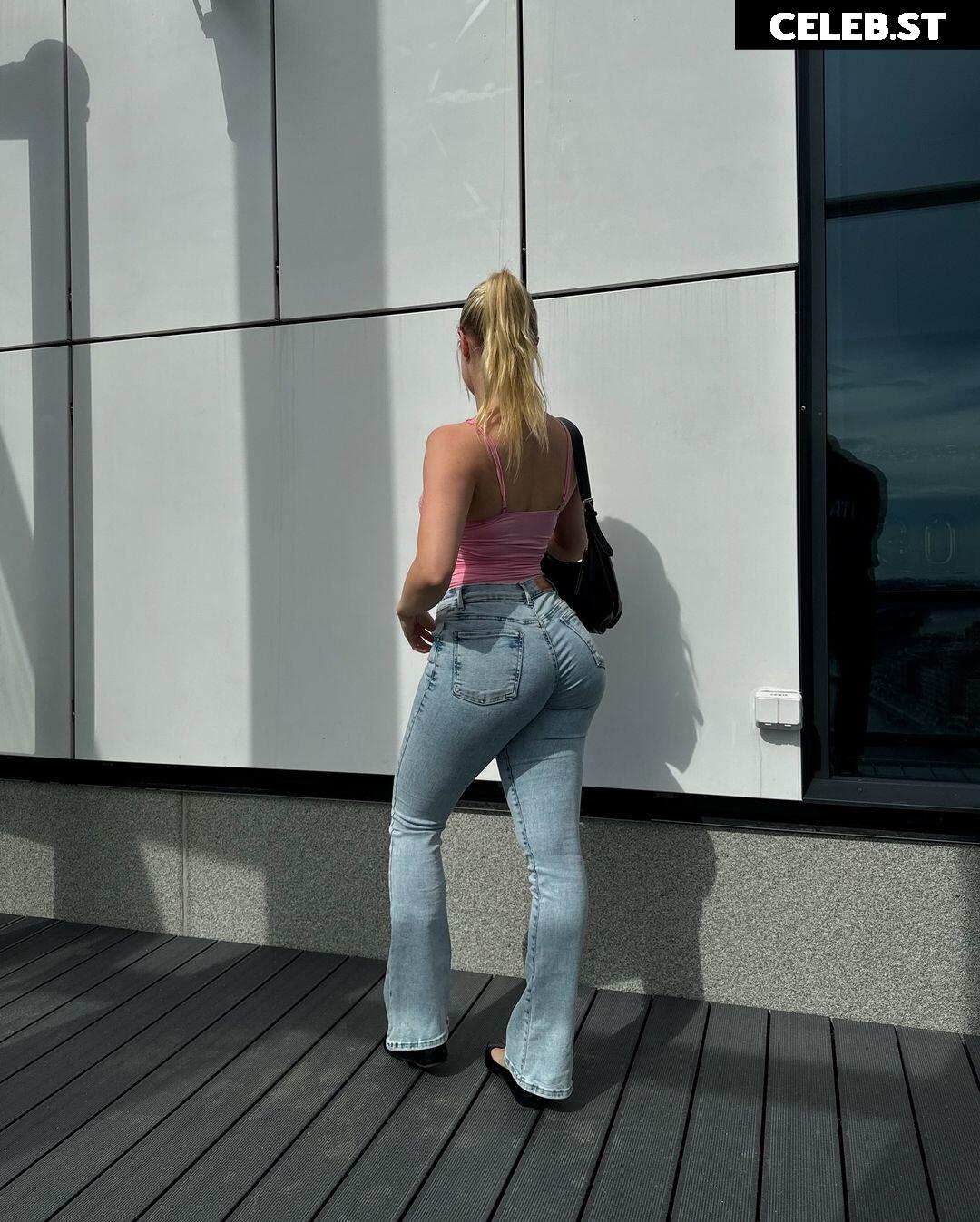 1rtonamu | Sara Manner Image 11949216