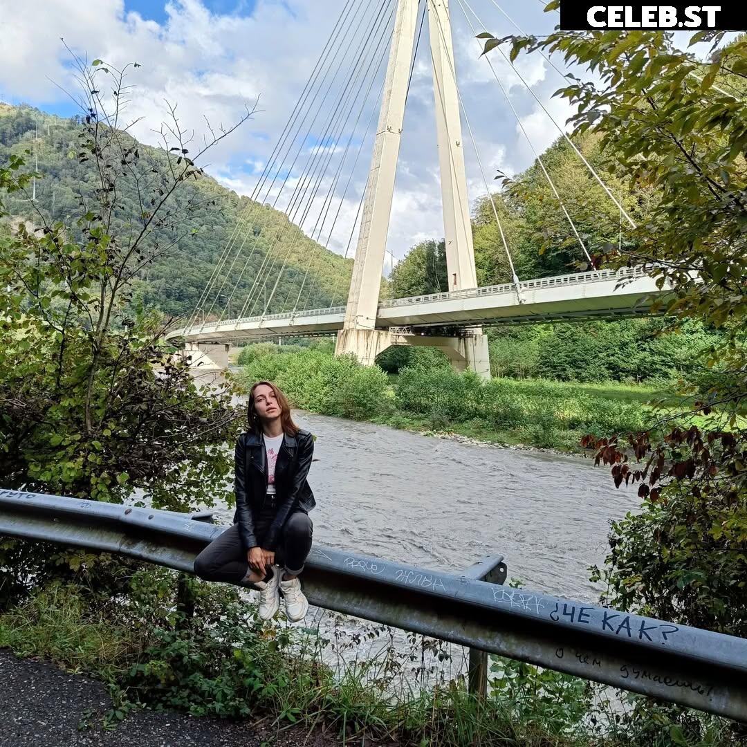 Daschushka / PeaceDaria Image 11937283