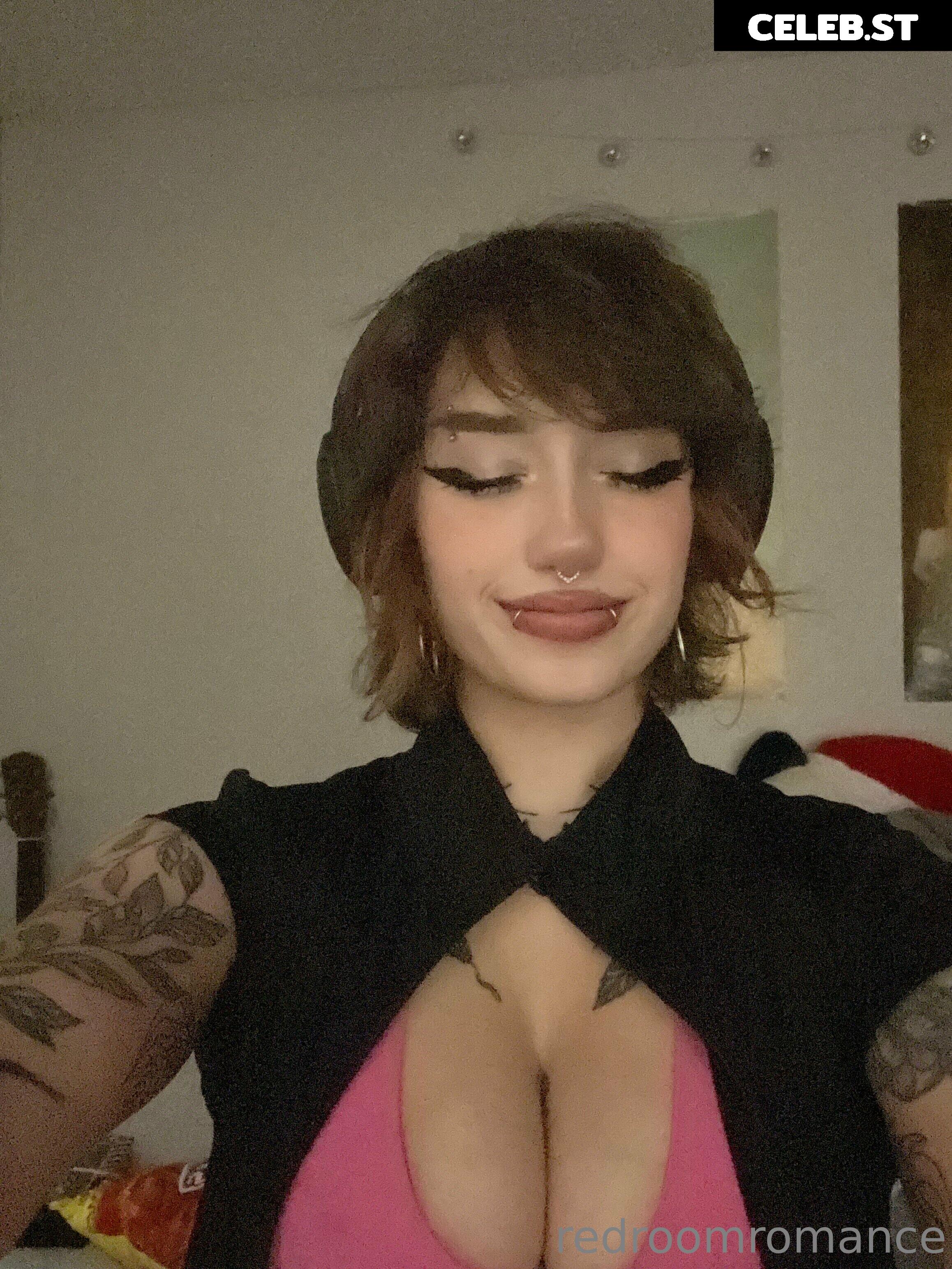 Redroomromance / Pinkroomromance / Rozr Image 11937258