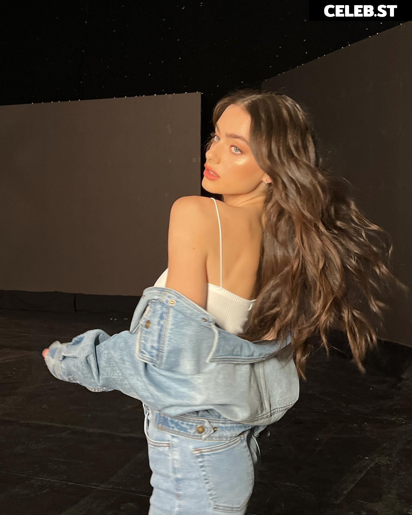 Yael Shelbia Image 11931593