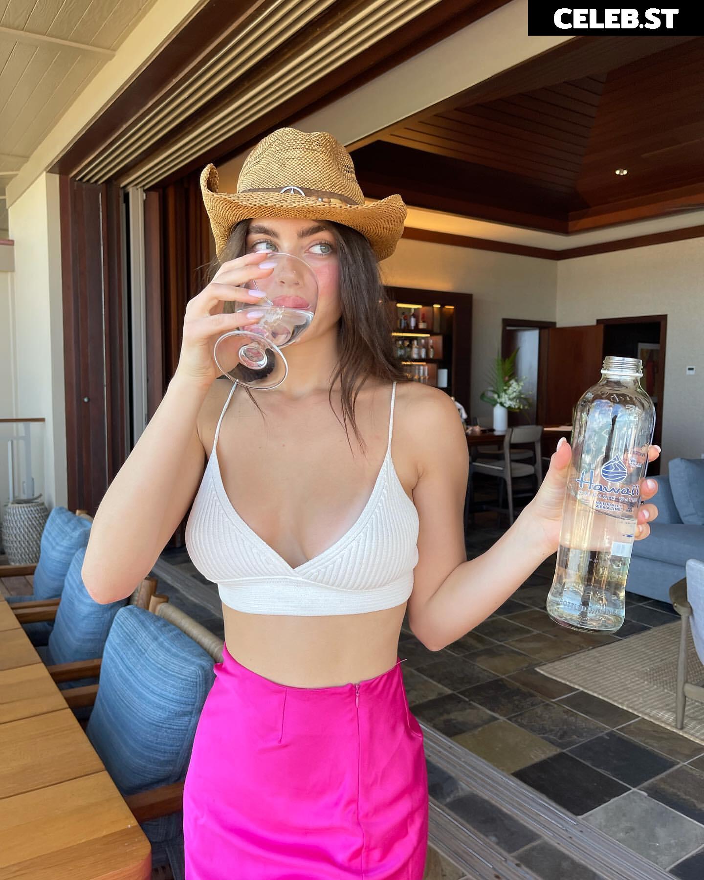 Yael Shelbia Image 11931556