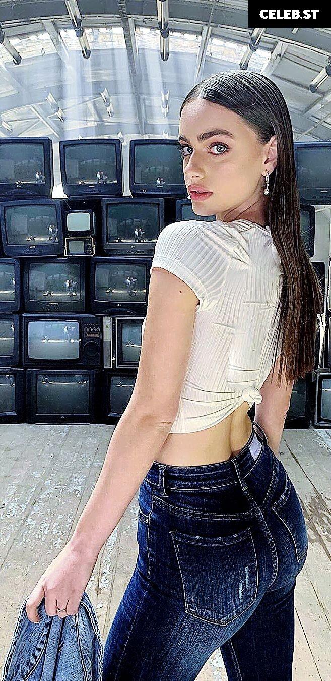 Yael Shelbia Image 11931692