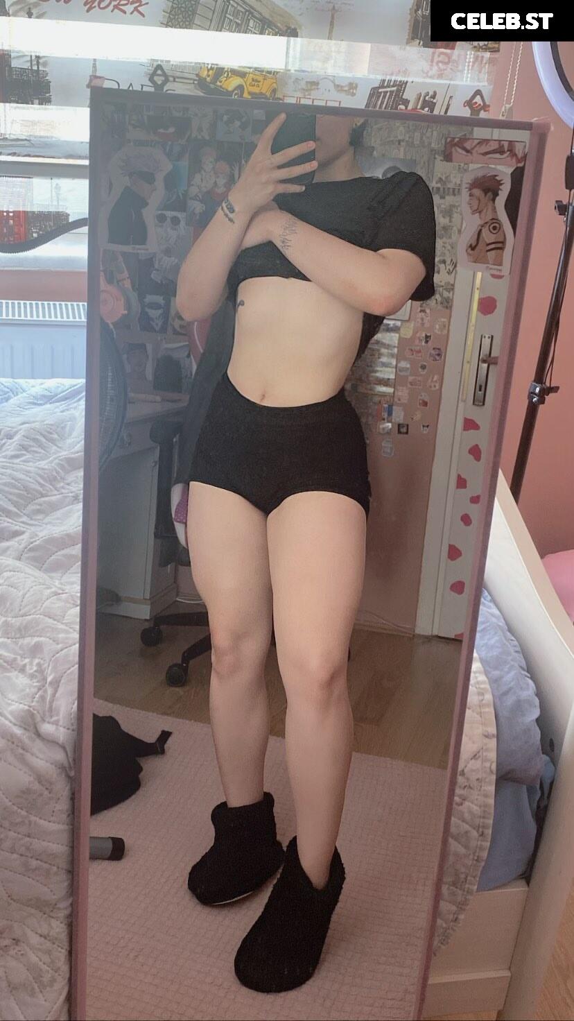 Sudemwah / Sude Akar / sudemwah0 / sudwnpai Image 11931001