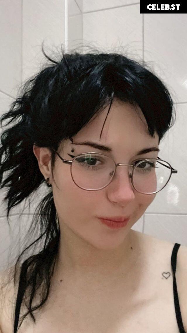 Sudemwah / Sude Akar / sudemwah0 / sudwnpai Image 11930983