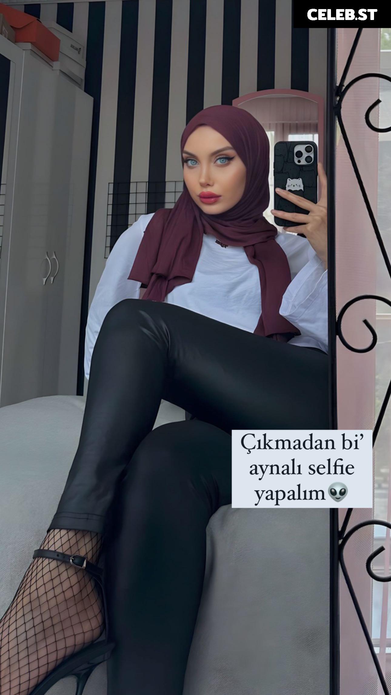 sariikubraa / heliosari Image 11930560