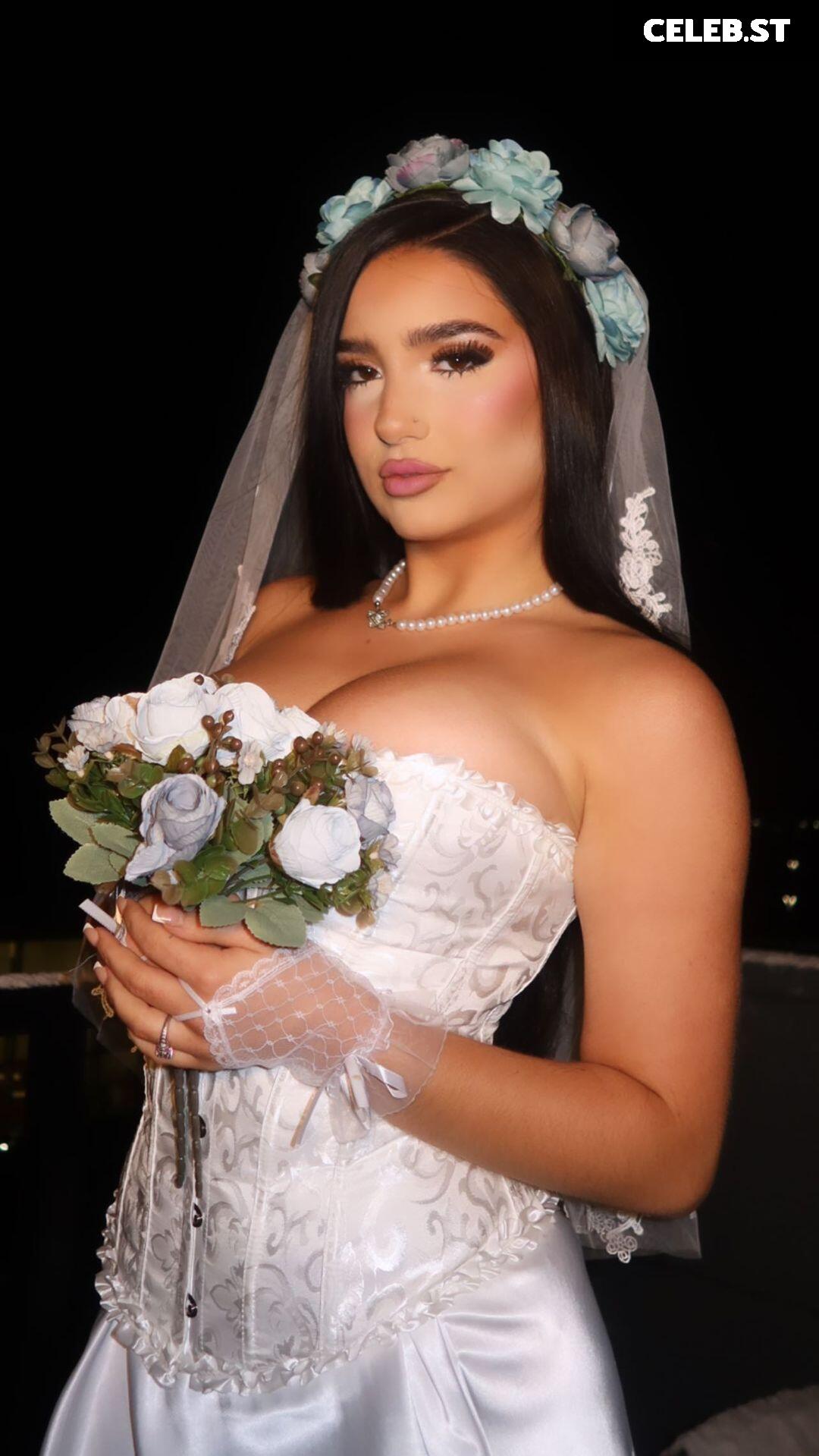 Miamugs/mia mugavero Image 11933374