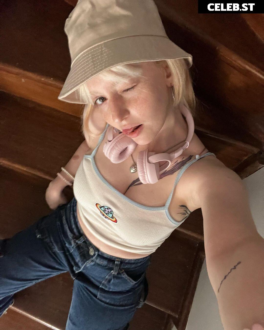 ilayserah / Ilay Serah Image 11932319