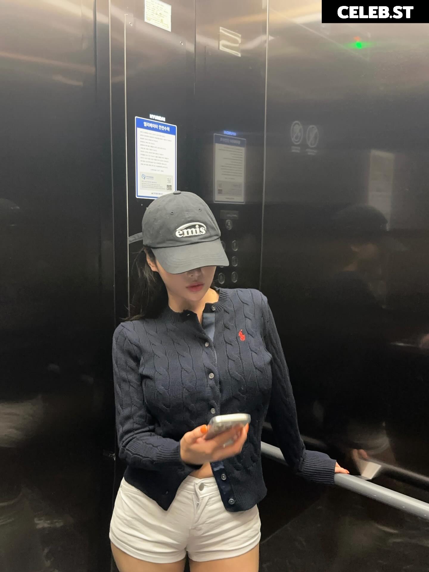 xouuuus / YUYU 유유 Image 11939800