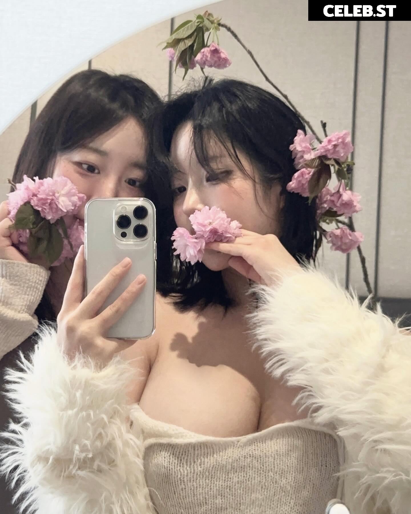 xouuuus / YUYU 유유 Image 11939787